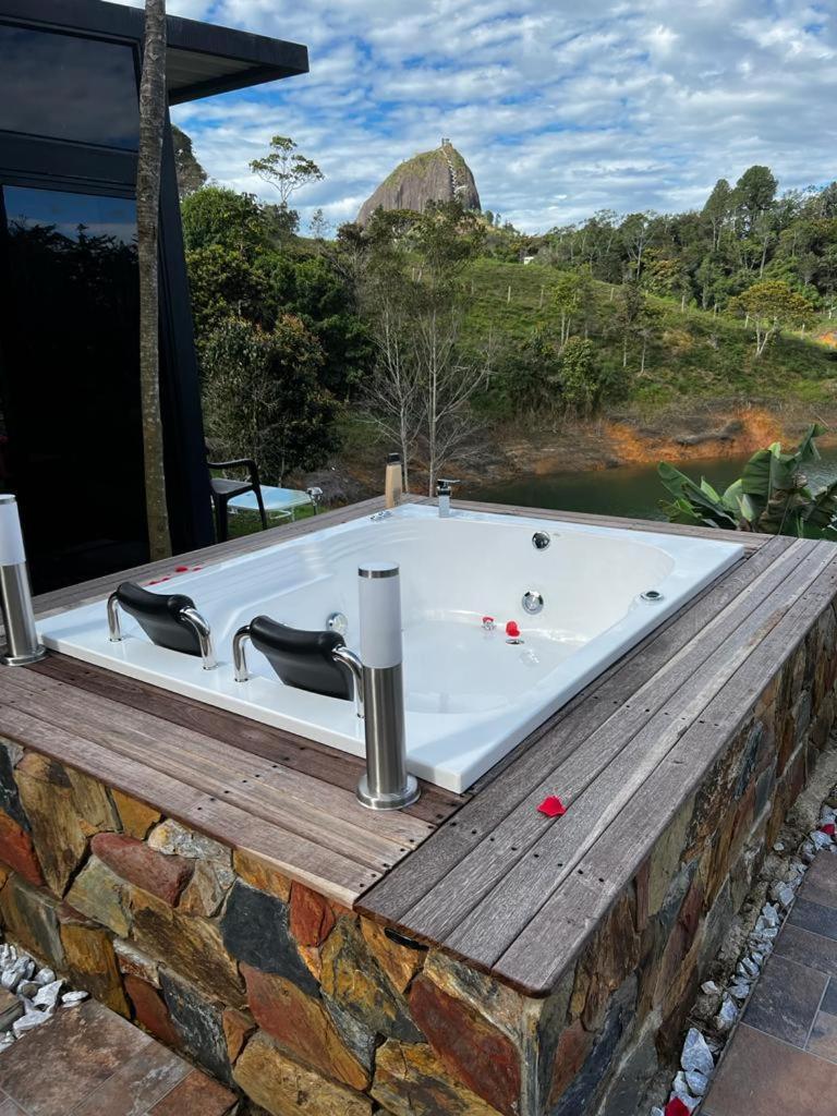 Cabana Privada Sin Prisa "Not Rush" Preciosa! Con Jacuzzi, Vista Y Acceso Directo Al Embalse, Vista A La Piedra , Deporte Acuatico Paddle Board And Breakfast Incluidos ! Imperdible Guatapé Exterior foto